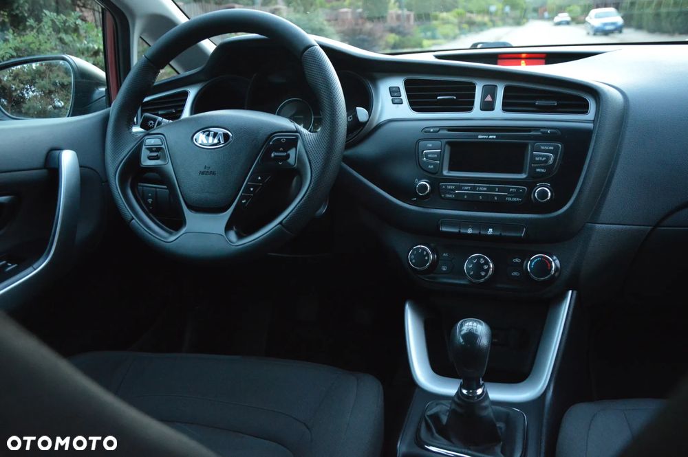 Kia Ceed 1.4 CVVT - 24