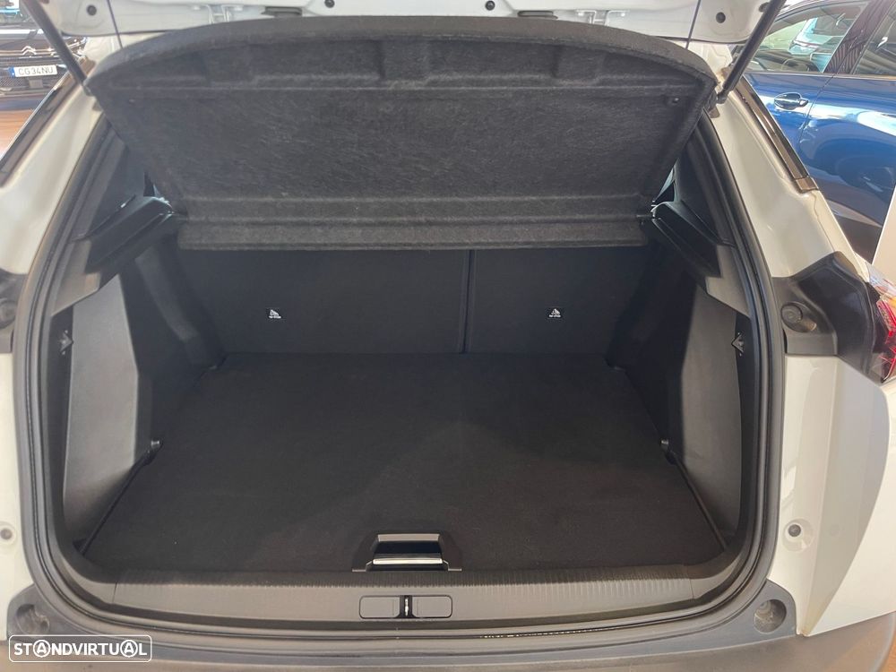 Peugeot 2008 1.2 PureTech Allure EAT8 - 29