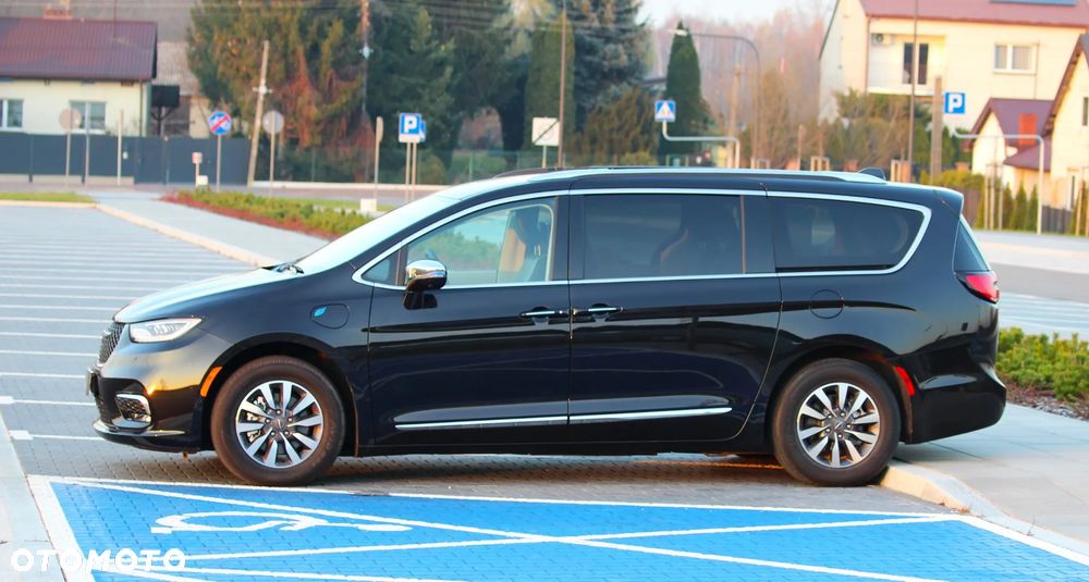 Chrysler Pacifica - 5