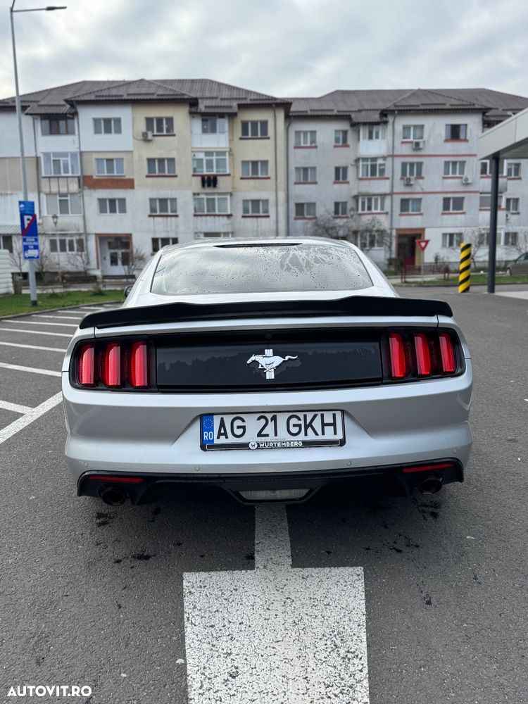Ford Mustang - 4