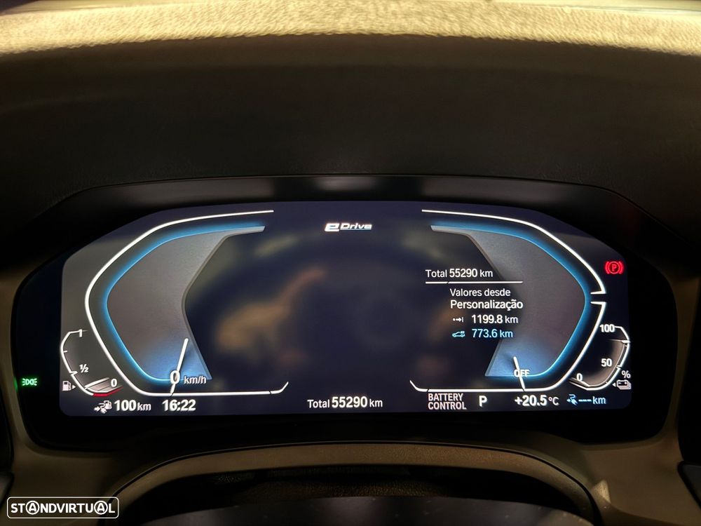 BMW 330 e Touring Pack Desportivo M Auto - 29