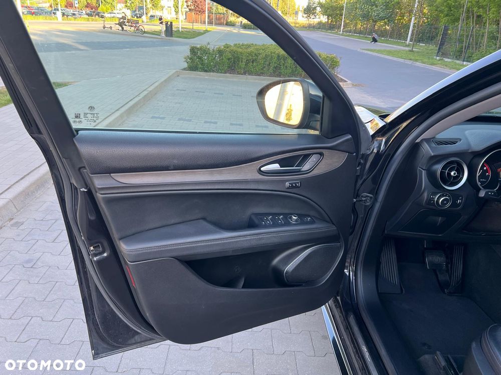 Alfa Romeo Stelvio 2.0 Turbo Veloce Q4 - 11