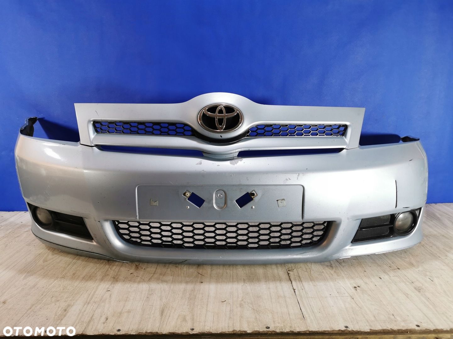 Toyota Corolla Verso zderzak grill przód przedni 04/07 8S1 - 1