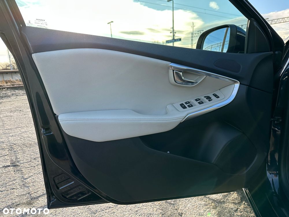 Volvo V40 D2 Momentum - 37