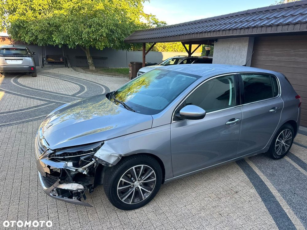 Peugeot 308 1.6 BlueHDi Allure S&S - 32