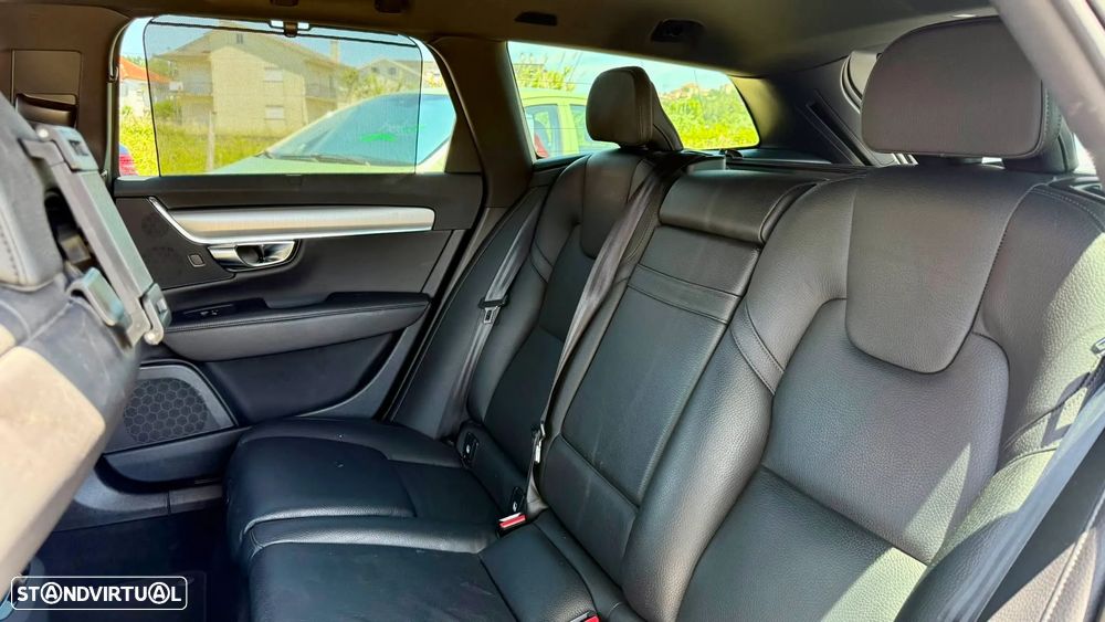 Volvo V90 2.0 T8 Momentum Plus AWD Geartronic - 13