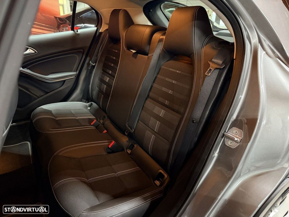 Mercedes-Benz GLA 180 Urban Aut. - 9
