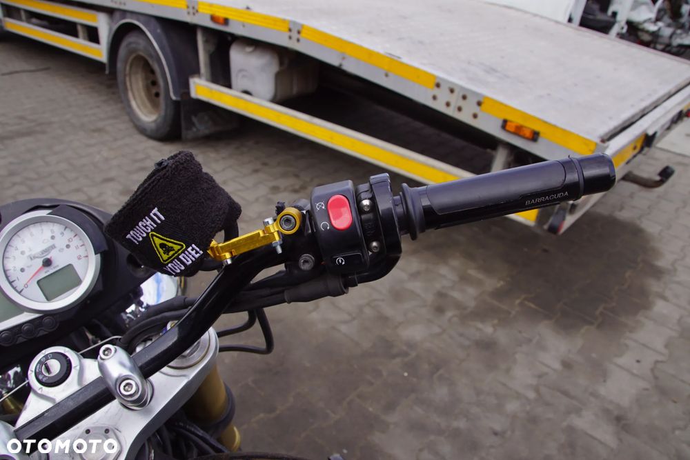 Motocykl na części - Triumph Speed Triple IV 1050 515NJ 131 KM 2005R Silnik Skrzynia Rama Lampa Siedzenie Gmol Przełącznik Manetka Laga Monowahacz Amortyzator Owiewka Osłona Sterownik Moduł Czujnik Licznik - 12