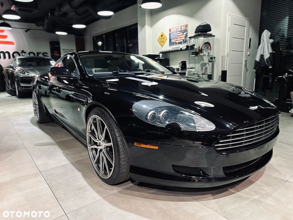 Aston Martin DB9 Standard - 2