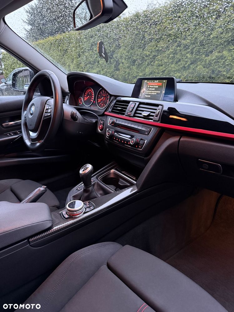 BMW Seria 3 320i xDrive Sport Line - 15