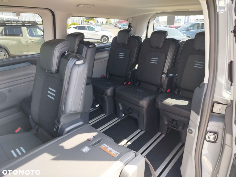 Ford Tourneo Custom - 13