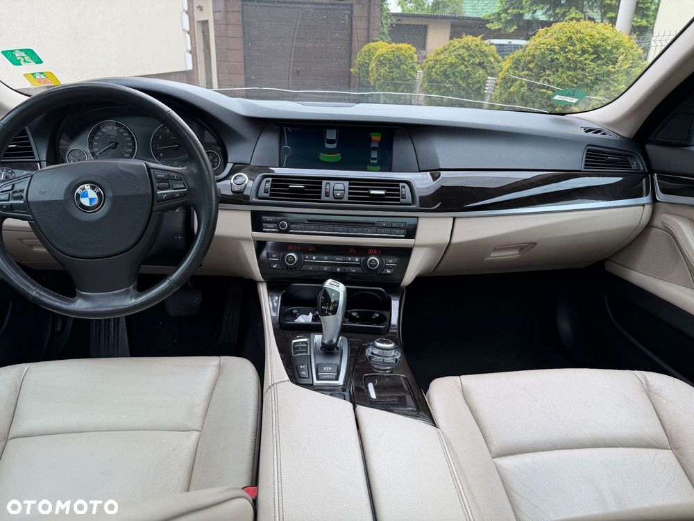 BMW Seria 5 528i xDrive - 12