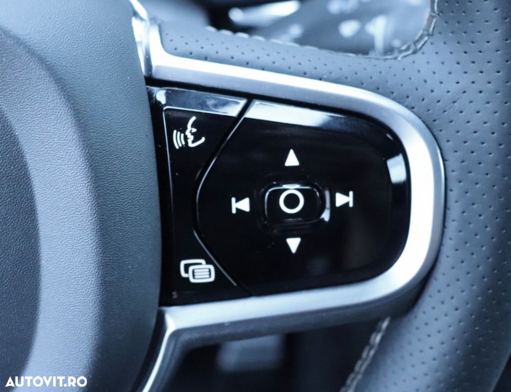 Volvo XC 60 D5 AWD Geartronic RDesign - 25
