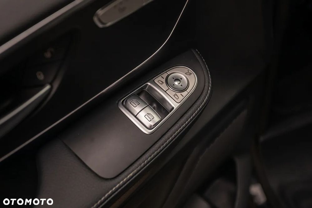 Mercedes-Benz Klasa V 300 d extralang 4Matic 9G-TRONIC Avantgarde - 35