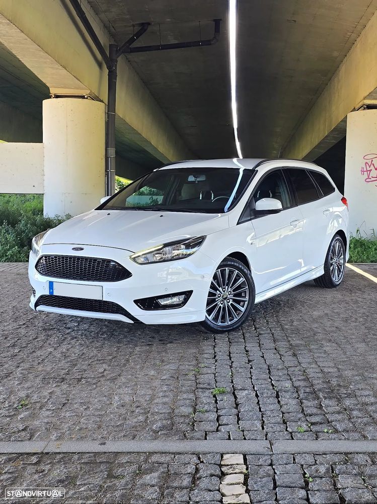 Ford Focus 1.0 EcoBoost S&S ST-LINE - 2