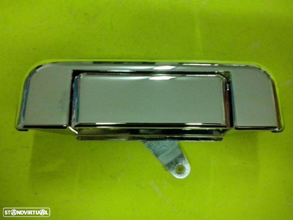 Puxador cromado tampa da mala Toyota Hilux 2005--Novo - 1