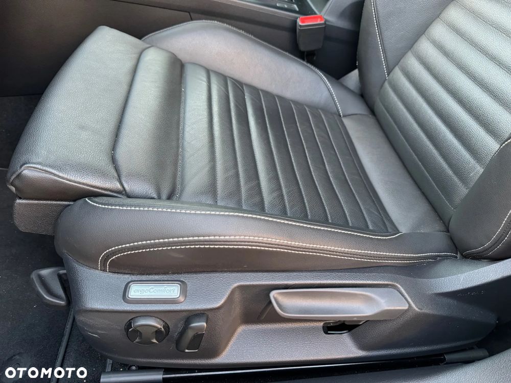Volkswagen Passat - 12
