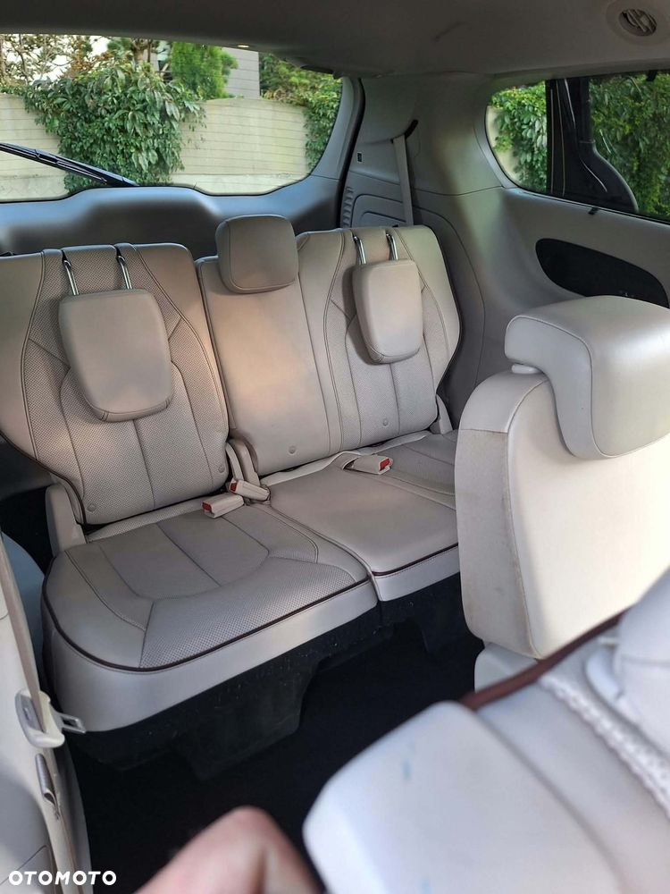 Chrysler Pacifica - 11