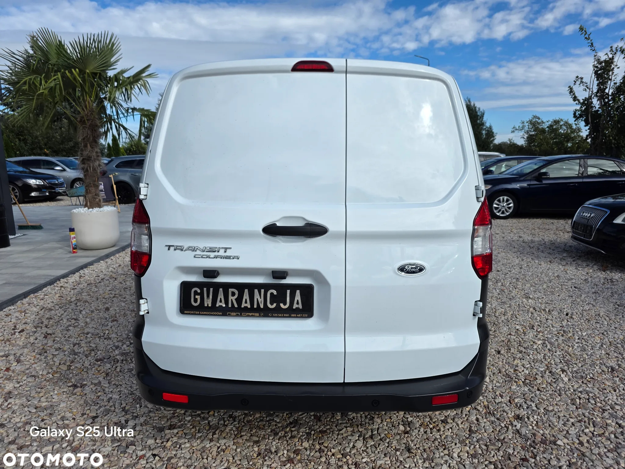 Ford Transit Courier - 14