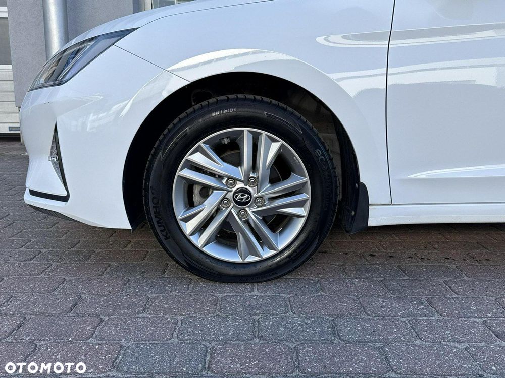 Hyundai Elantra 1.6 Comfort Premiere - 9