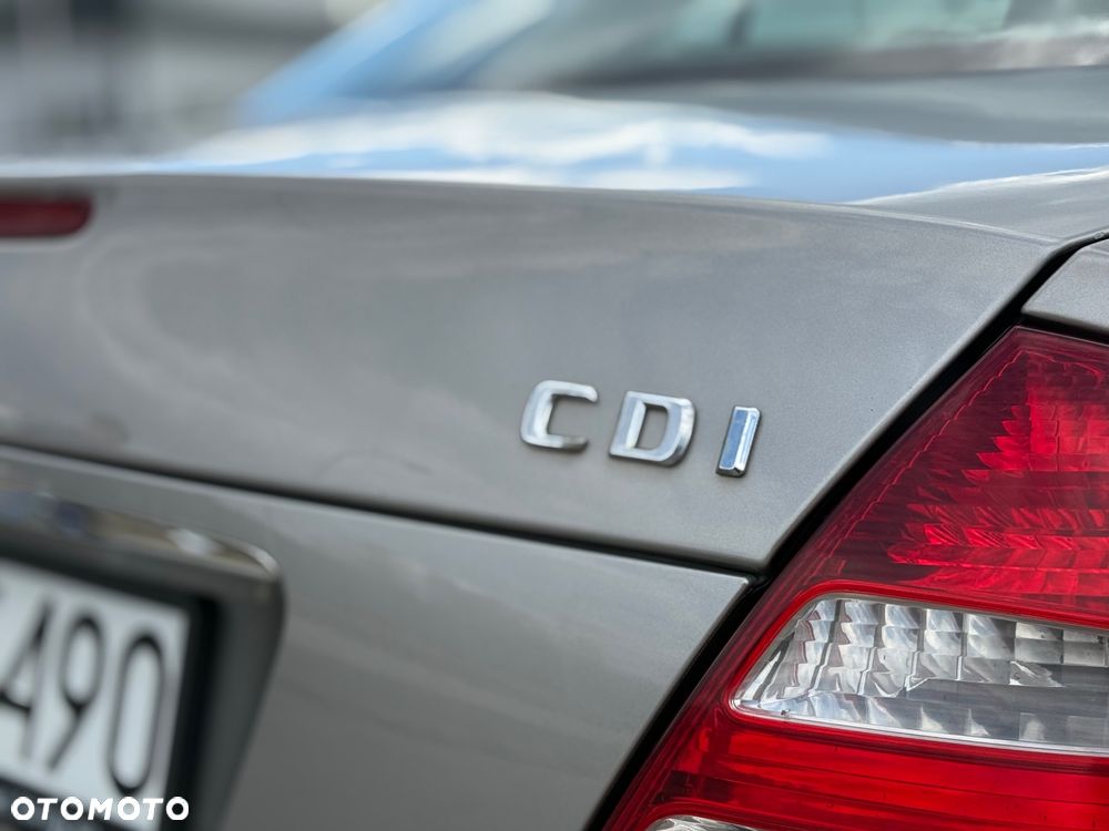 Mercedes-Benz Klasa E 200 CDI Classic - 32