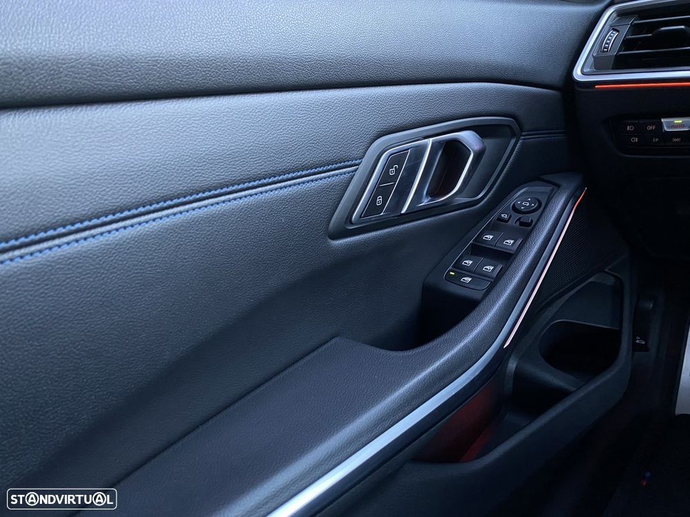 BMW 318 d Pack Desportivo M Auto - 51