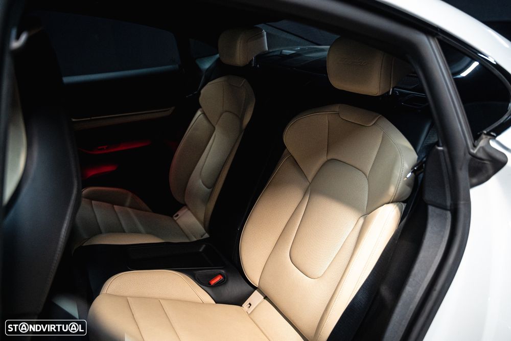 Porsche Taycan Turbo - 21