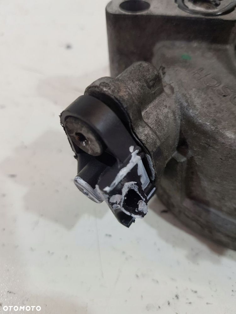 pompa vacum 9804021880 peugeot citroen 1.5hdi - 7