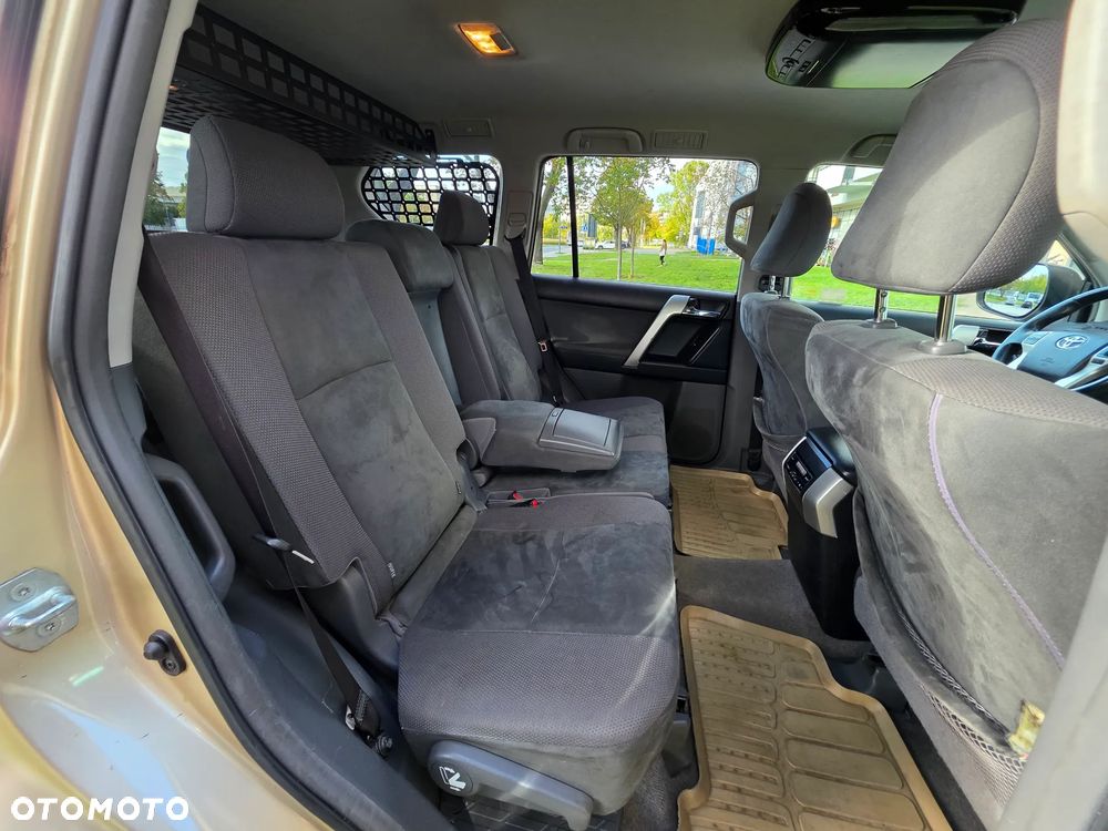 Toyota Land Cruiser LC 3.0 D-4D Sol (lea) 7os - 35