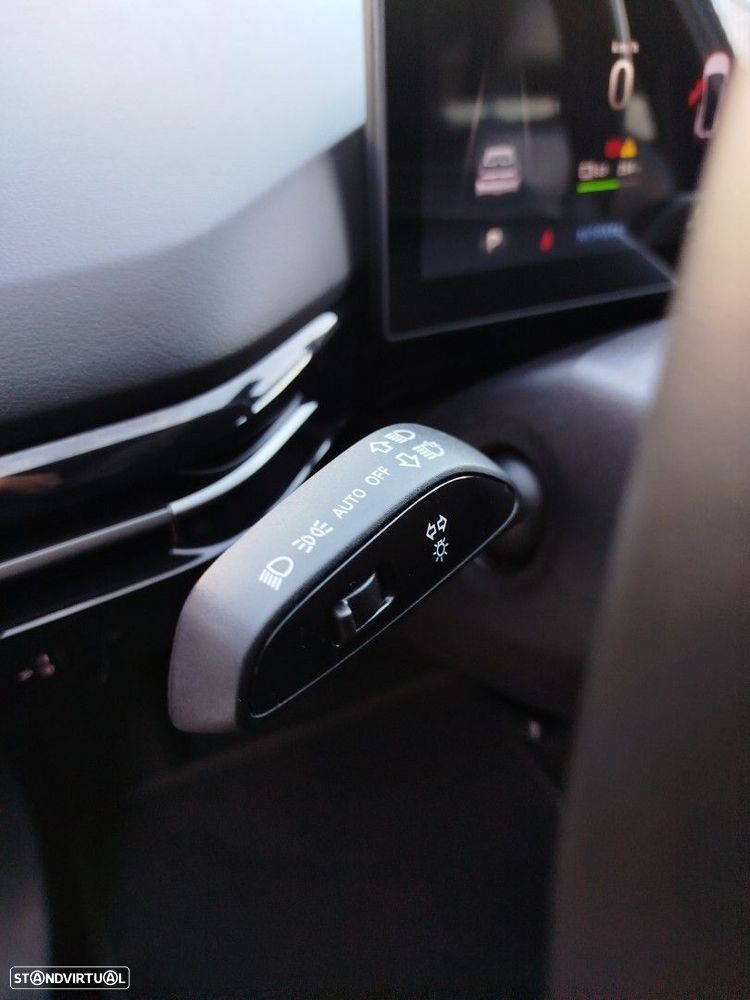 MG MG4 64 kWh Luxury - 24