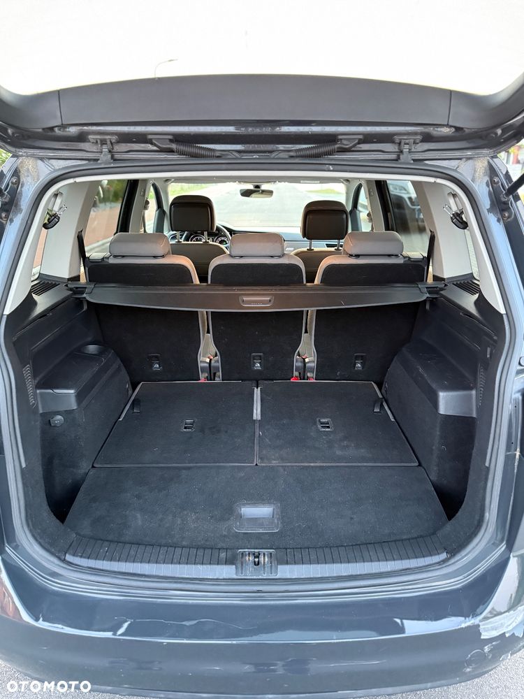 Volkswagen Touran - 26