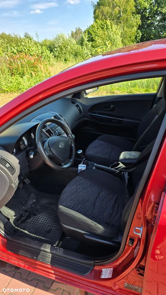 Kia Ceed 2.0 crdi Optimum + - 8