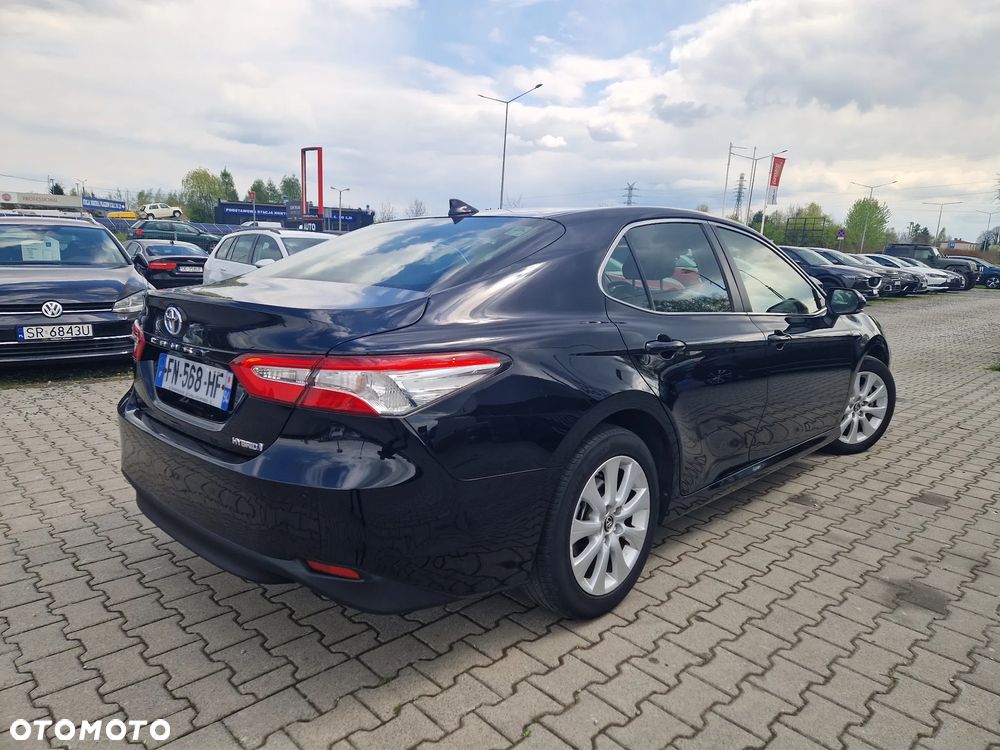 Toyota Camry Luxury - 2