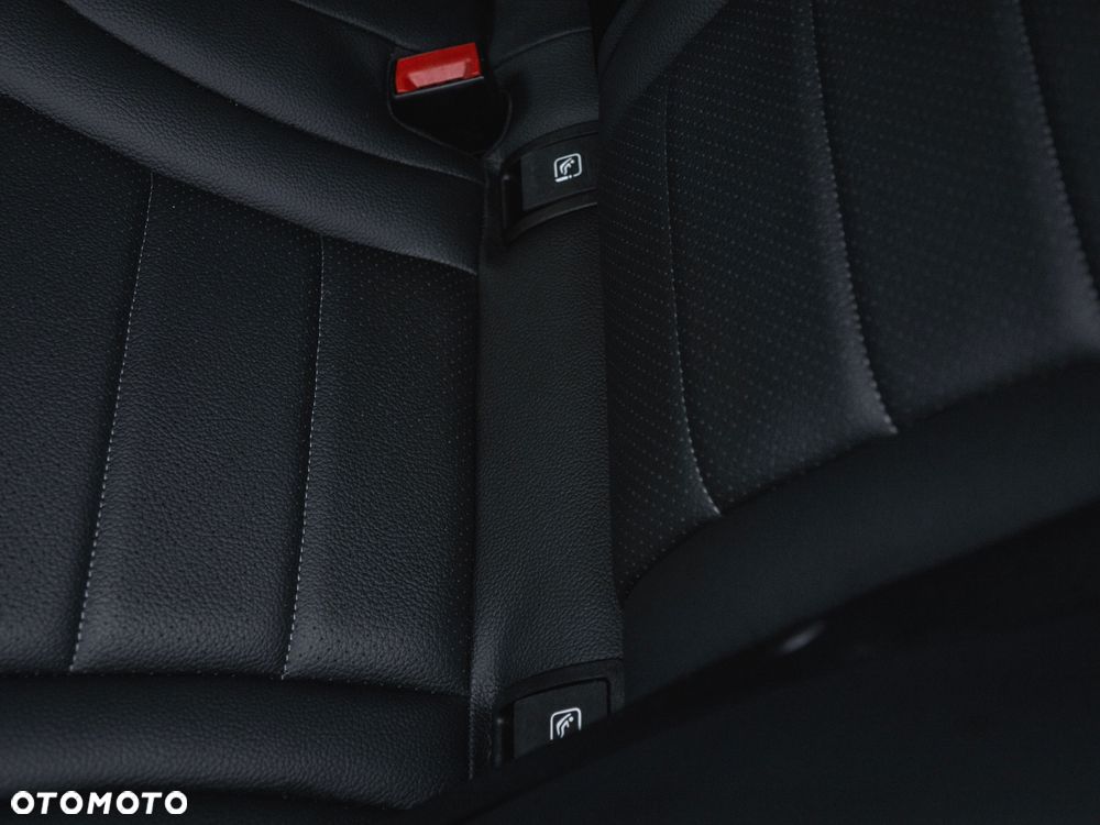 Mercedes-Benz Klasa C 250 9G-TRONIC - 24