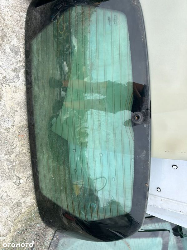 FIAT BRAVO II SZYBA TYŁ TYLNA W KLAPE 43R000015