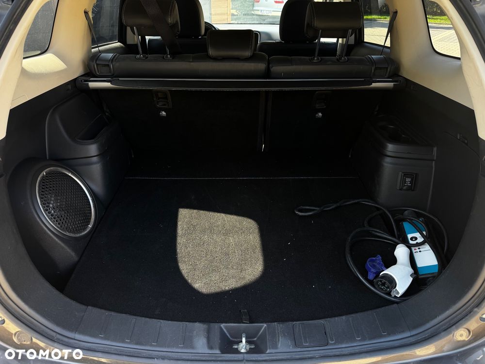Mitsubishi Outlander - 12