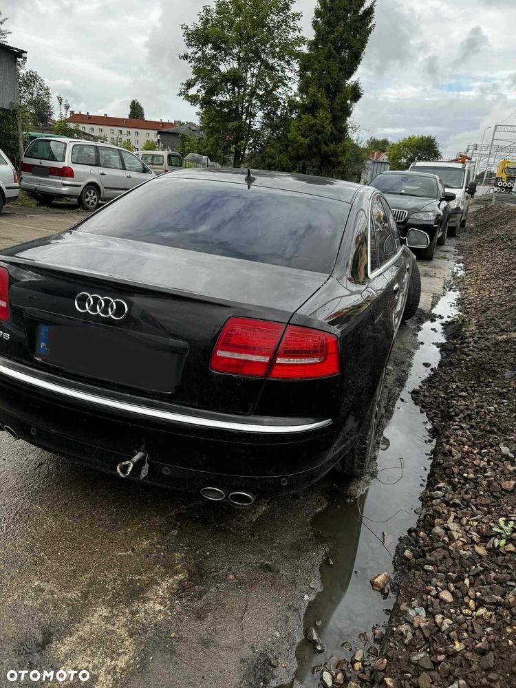 Audi S8 - 2