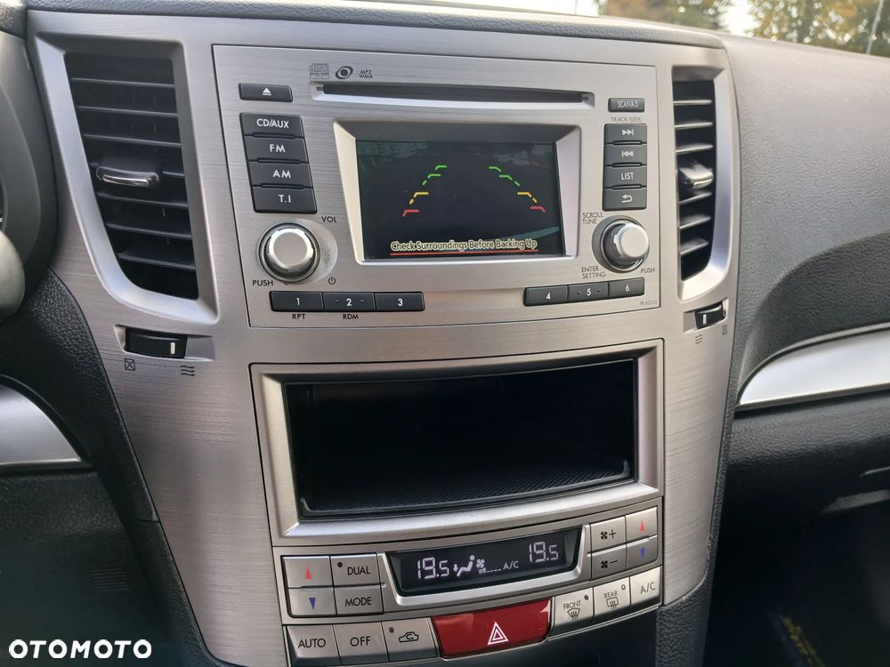 Subaru Legacy 2.0i Comfort Navi - 10