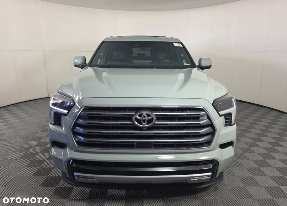 Toyota Sequoia - 8