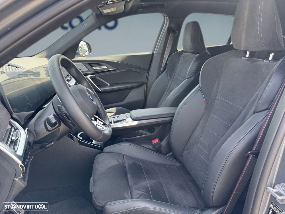 BMW iX2 eDrive20 Pack Desportivo M Pro - 10