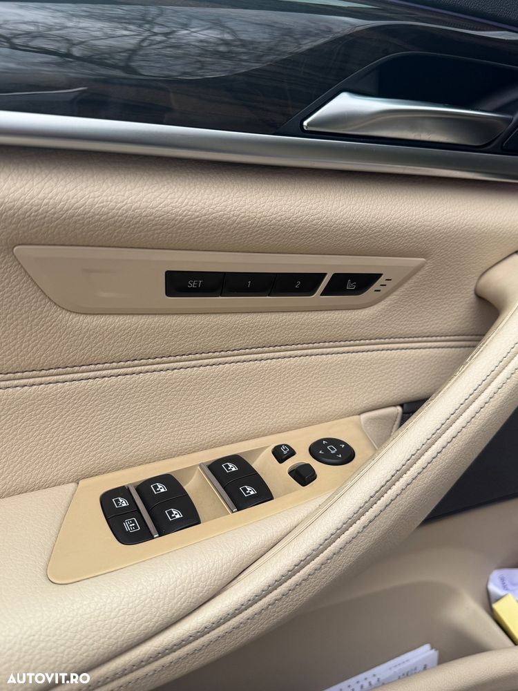 BMW Seria 5 530i xDrive AT - 12