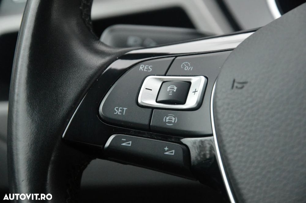 Volkswagen Touran 2.0 TDI SCR DSG Comfortline - 34