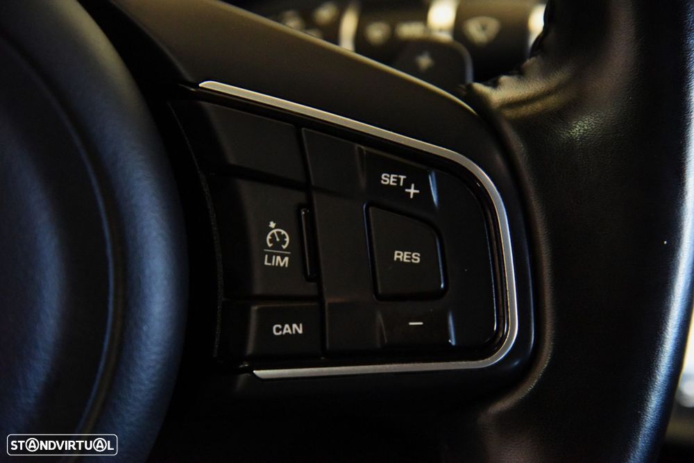 Jaguar XE 2.0 D Portfolio Aut. - 22