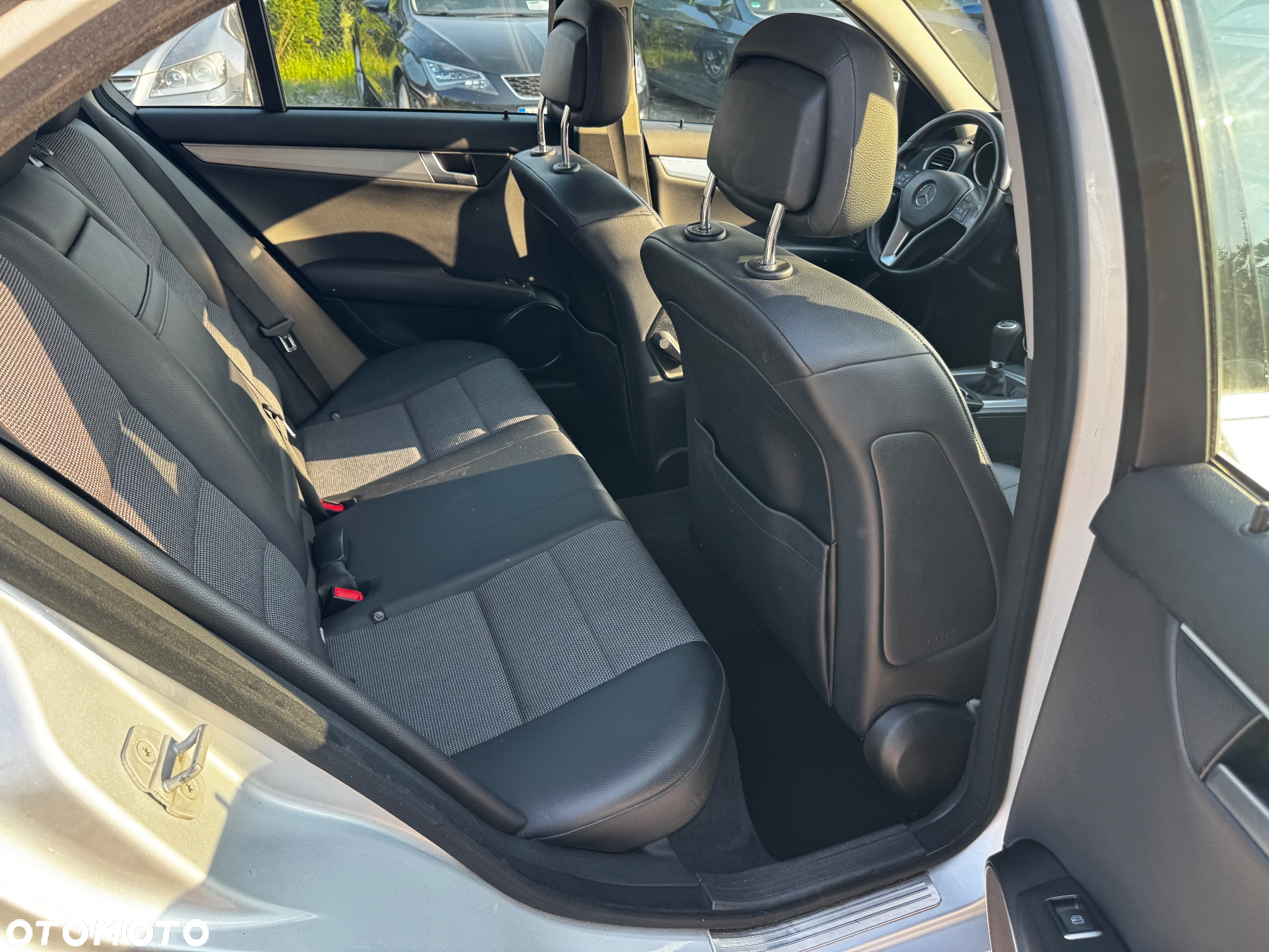 Mercedes-Benz Klasa C 200 CGI BlueEff Avantgarde - 31