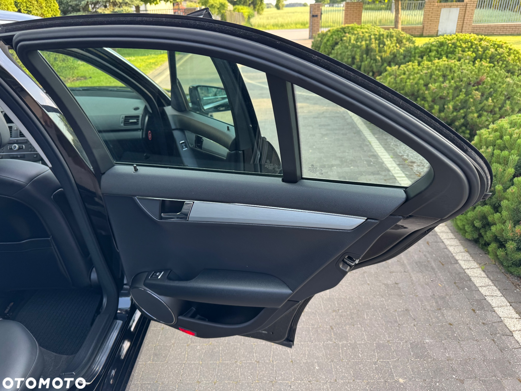 Mercedes-Benz Klasa C 180 T CGI Automatik BlueEFFICIENCY - 25