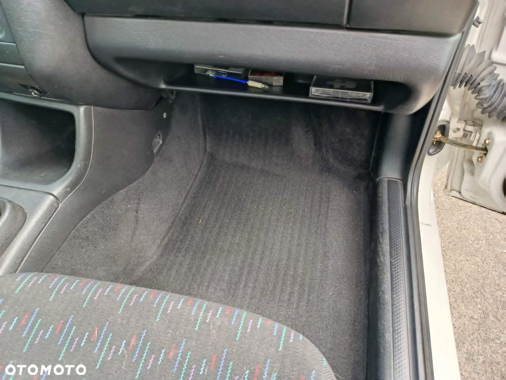 Volkswagen Golf 1.9 CL D - 9