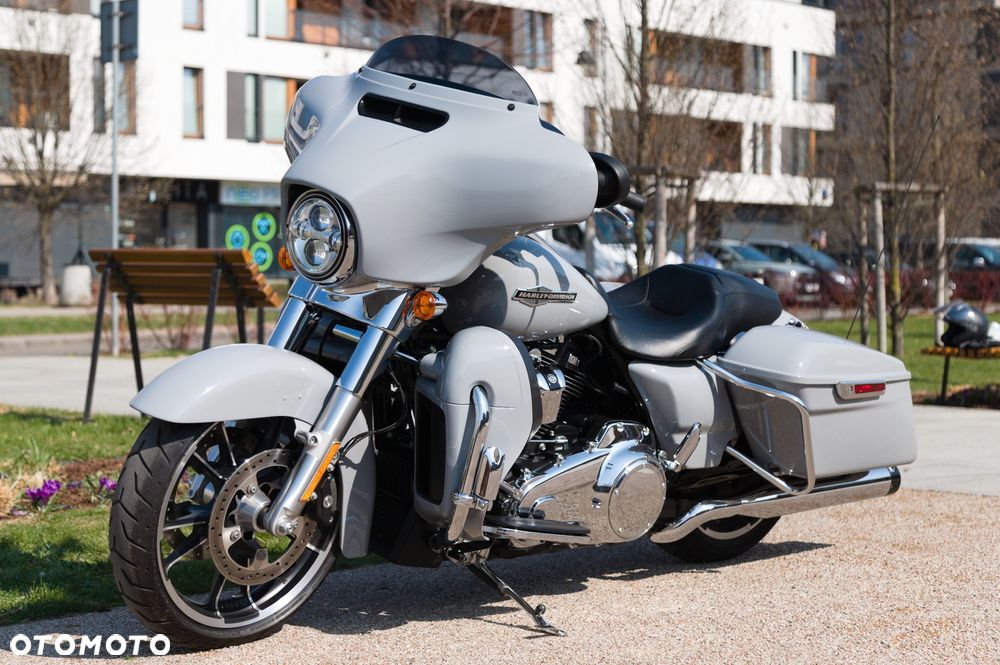 Harley-Davidson Touring Street Glide - 2