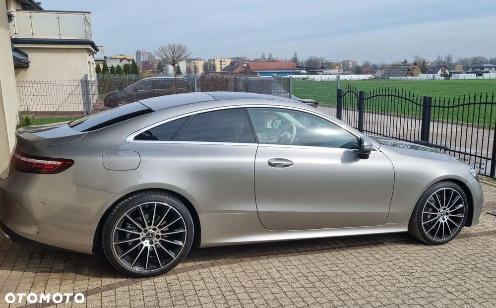 Mercedes-Benz E-Class 2022 photo 2