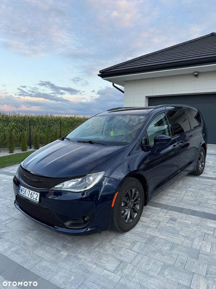 Chrysler Pacifica - 5
