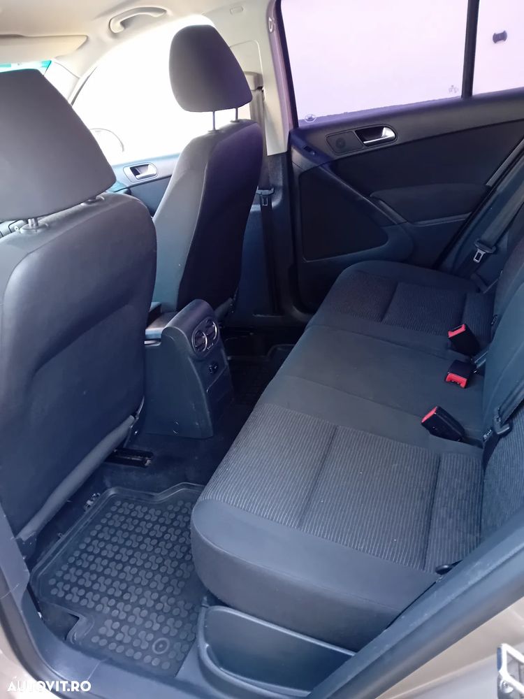 Volkswagen Tiguan - 11